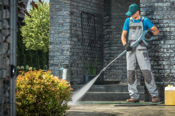 Outside House Cleaning in West Des Moines