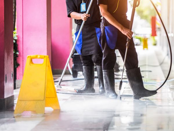 Store Powerwashing in West Des Moines